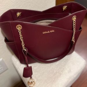 Michael Kors Jet Set Travel Large Chain Shoulder Tote In Merlot